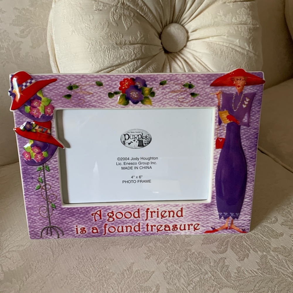 Red Hatter’s Frame. NWOT